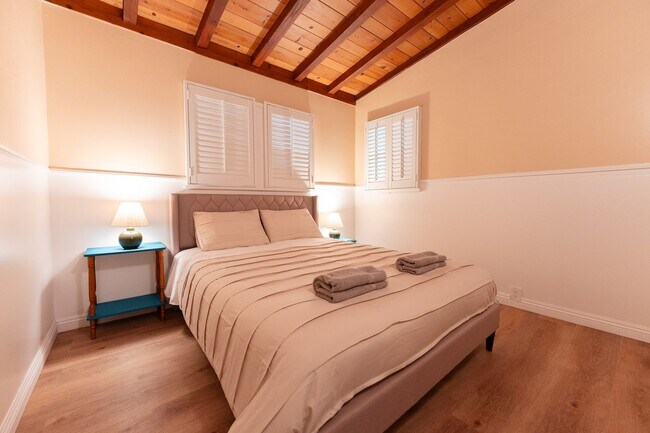 Building Photo - Peaceful Cottage Home w/ 3B2B