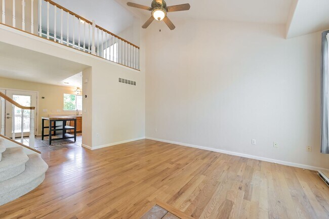 Building Photo - Spacious 4 Bed/ 3.5 Bath Home with Finishe...