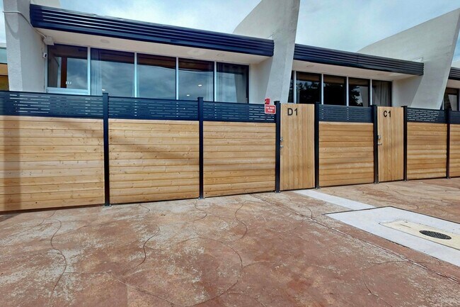 Building Photo - 223 Sierra Dr SE