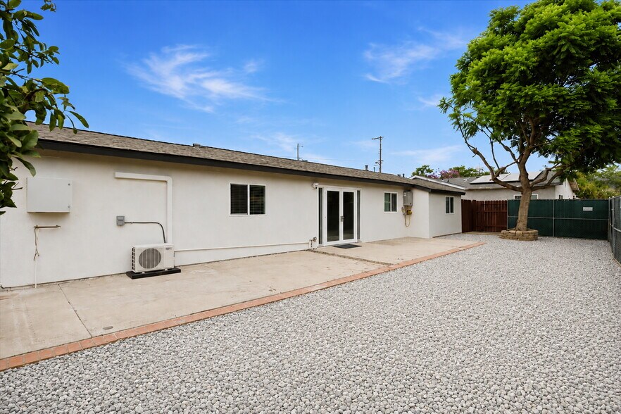 Building Photo - 14549 Kittery St