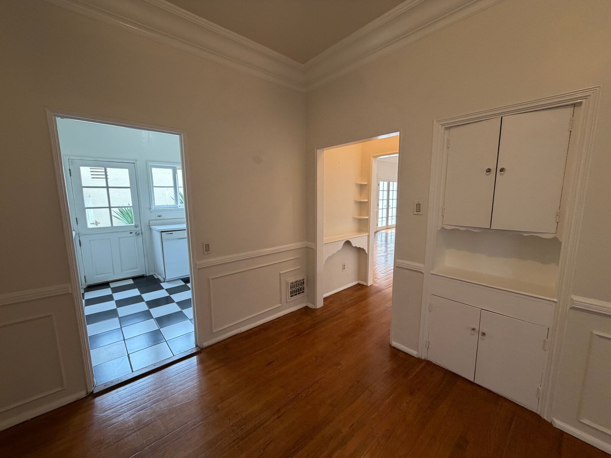 Building Photo - 9969 Robbins Dr