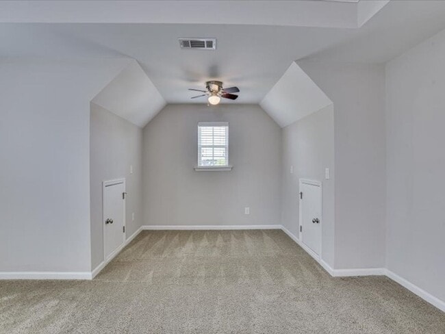 Building Photo - 5 Bedroom 3 Bath In Evans!
