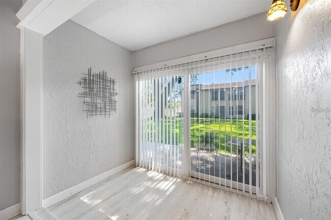 Building Photo - 1100 E Bay Dr