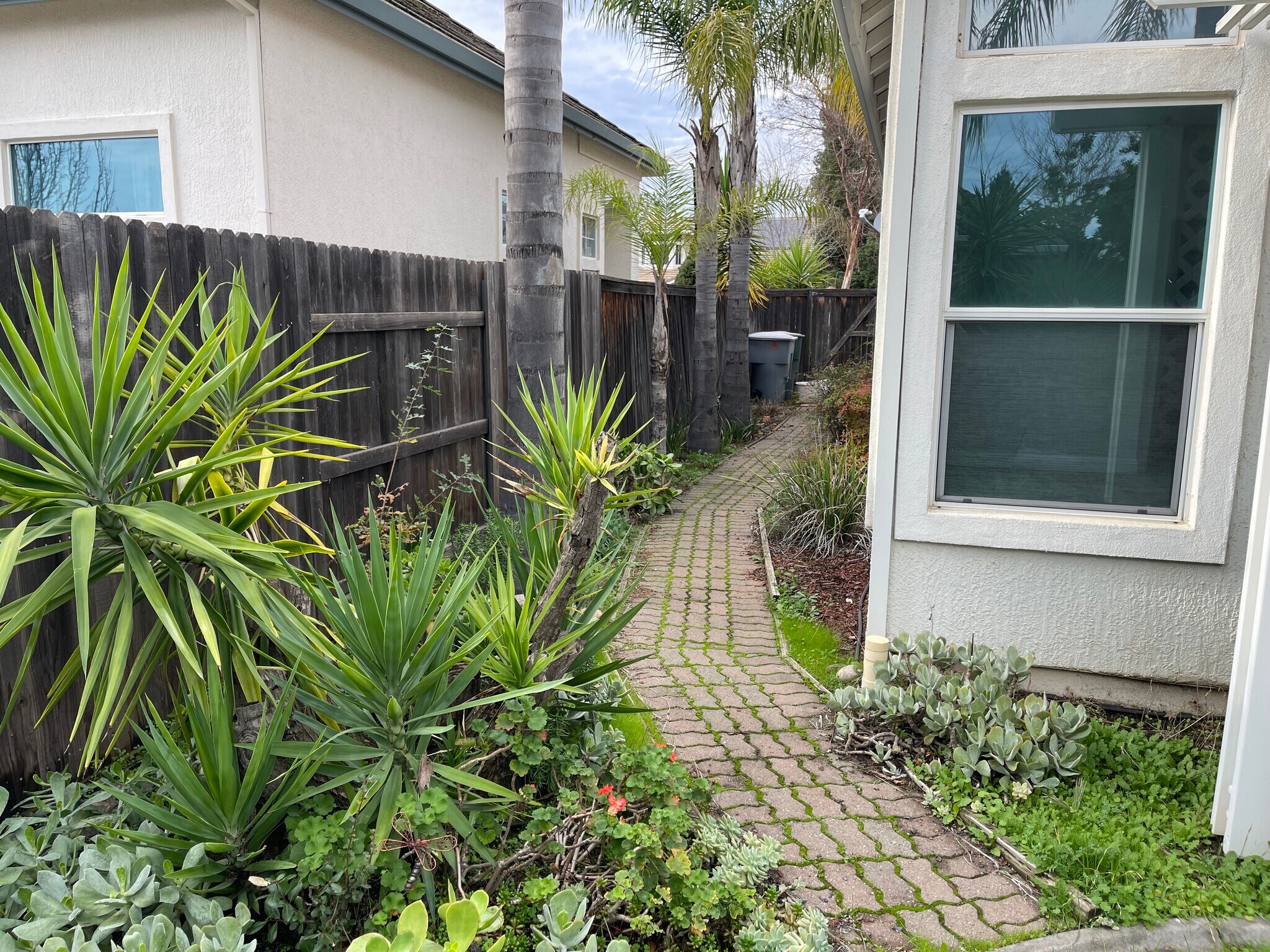 Building Photo - 5637 Darby Rd