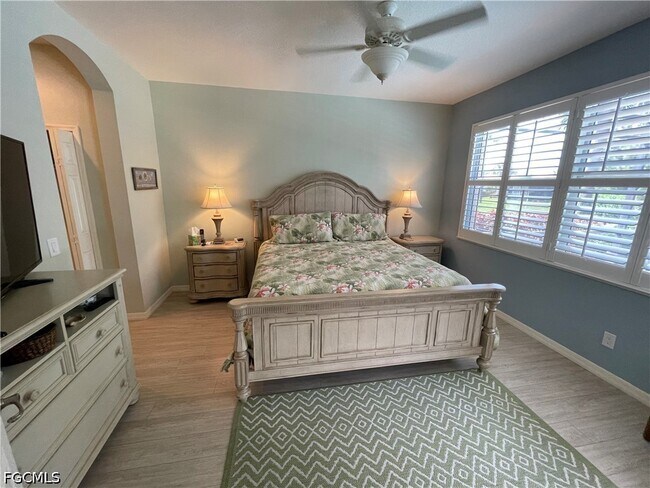Building Photo - 10630 Camarelle Cir