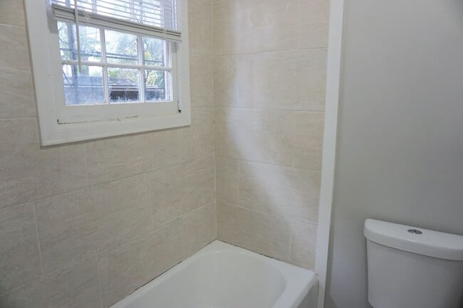 Building Photo - 3 BED | 2 BATH | PRIVATE PATIO | WALK TO FORSYTH