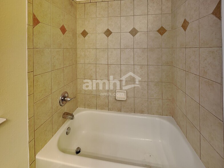 Building Photo - 3720 Drexel Dr