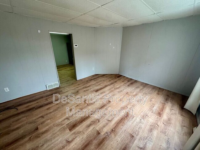 Building Photo - 474 Spang Ave