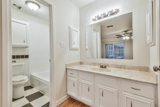 Building Photo - 5518 Ashgate Dr