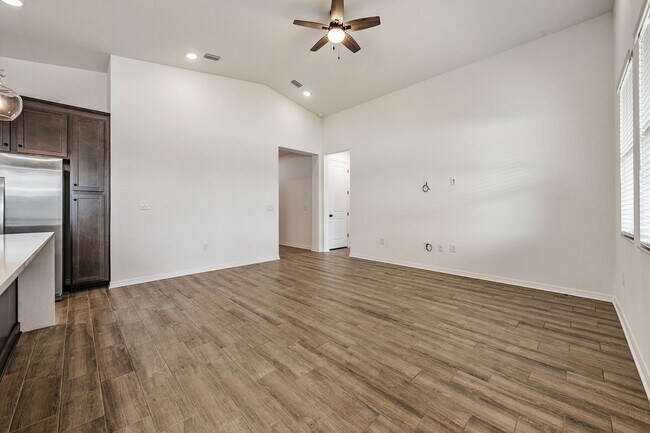 Building Photo - 11817 Moonsail Dr