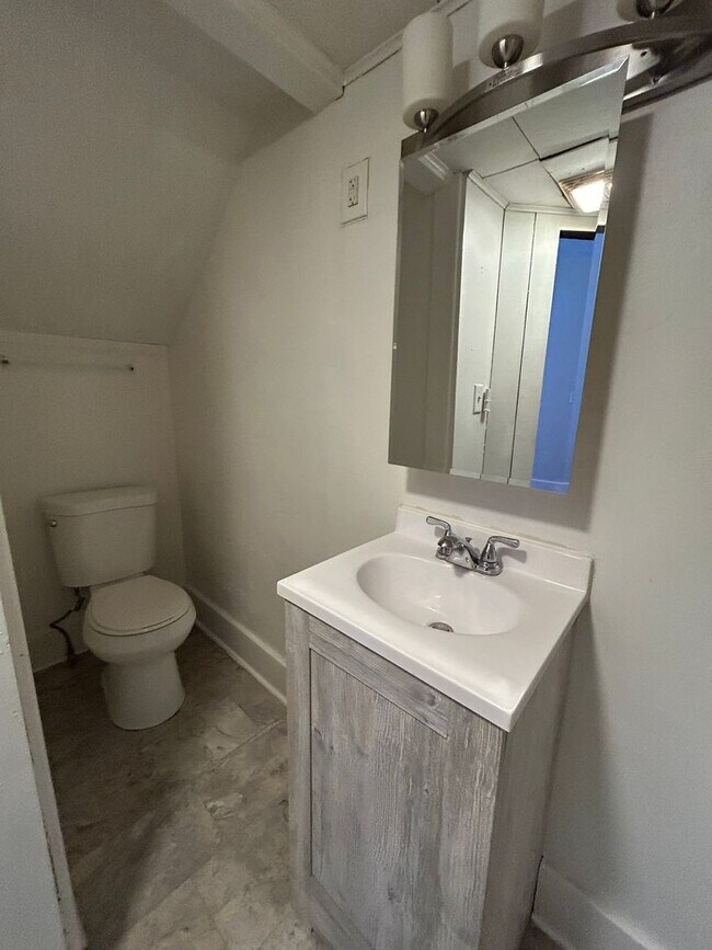 Building Photo - 910-914 N 11th Street