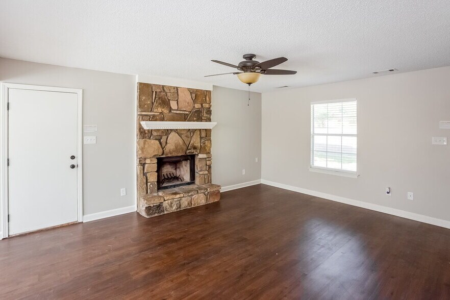 Building Photo - 1271 Breezy Gate Dr
