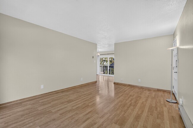 Building Photo - 835 Bing Dr