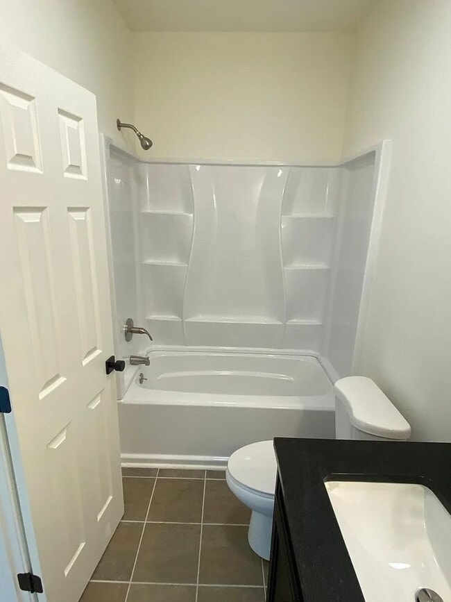 Building Photo - 610