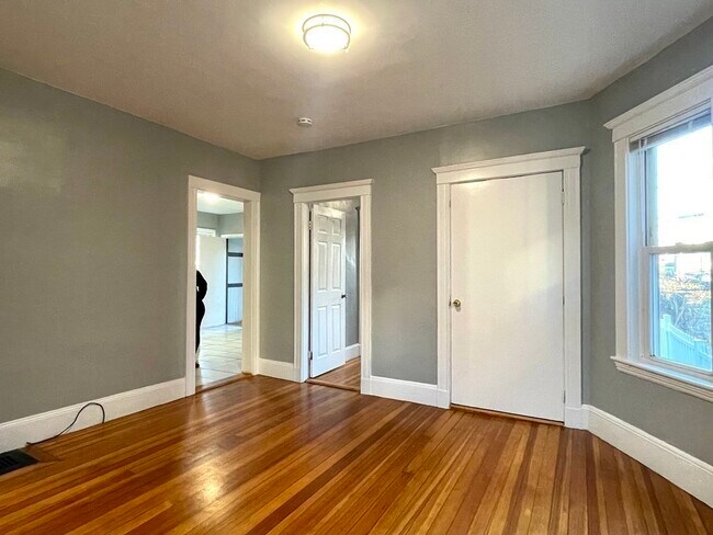 Building Photo - 29 W Tremlett St