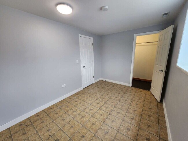 Building Photo - Bright 2 Bed / 1 Bath Apartment in Hammond — Water & Internet Included