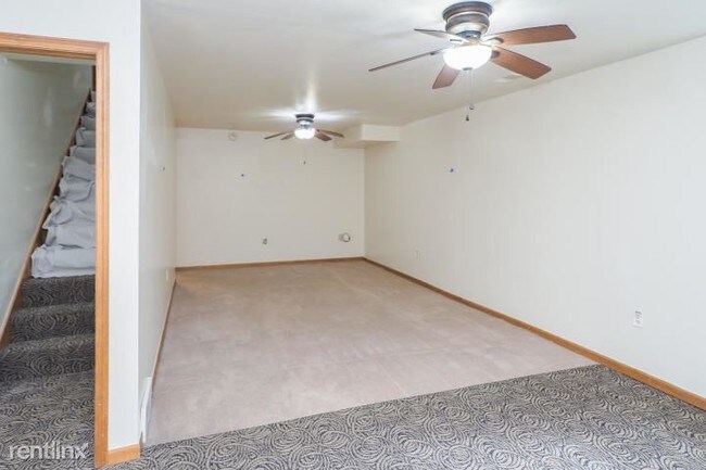 Building Photo - 3 br, 3 bath Duplex - 6065 Fairgrove St