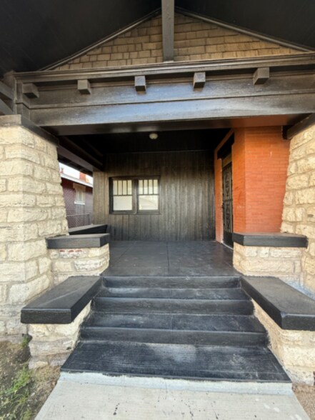 Building Photo - 3428 Montana Ave