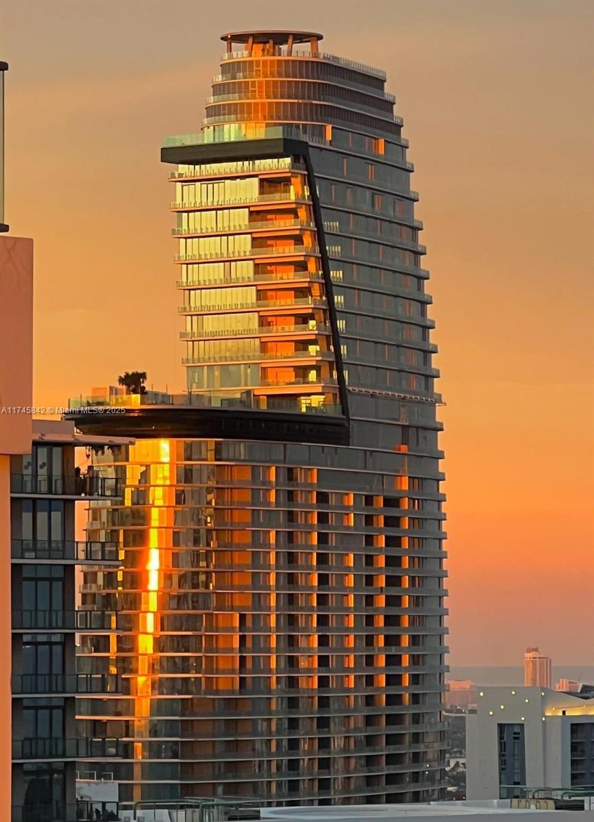 Building Photo - 300 Biscayne Boulevard Way