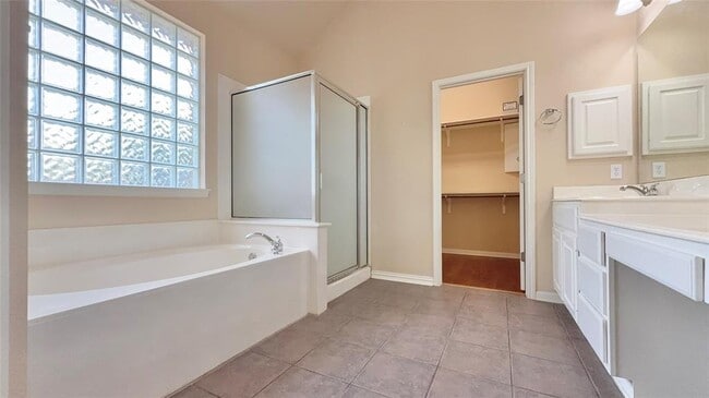 Building Photo - 16212 Double Eagle Dr