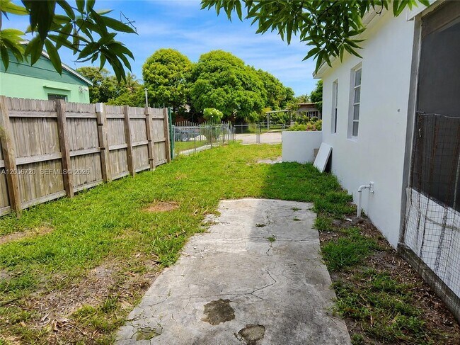 Building Photo - 740 NW 130th St