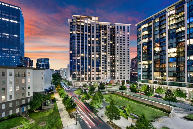 Building Photo - AMLI Lenox