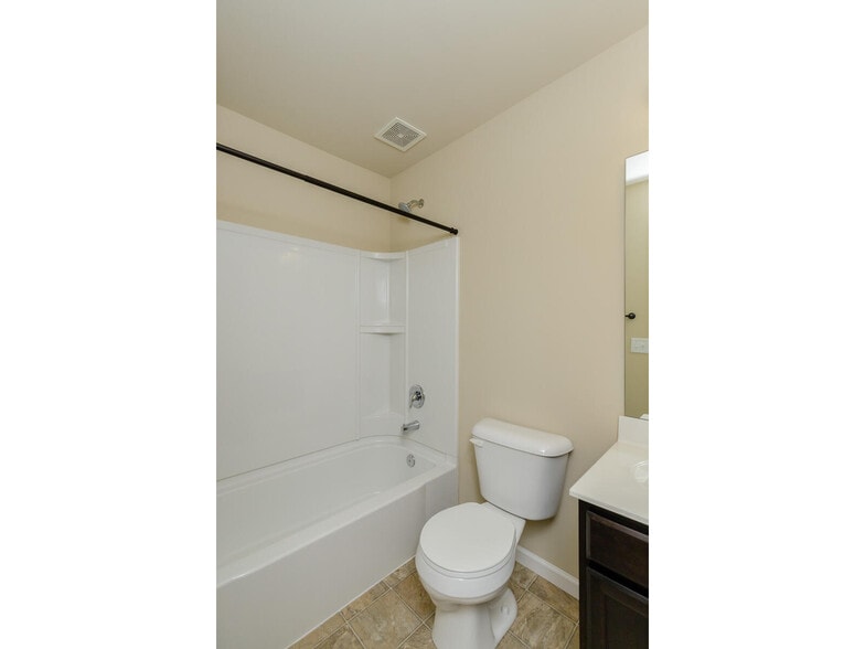 Building Photo - 810 Waler Dr