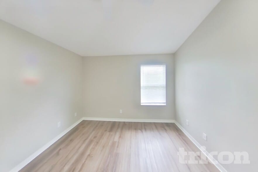 Building Photo - 16651 Midsummer Ln