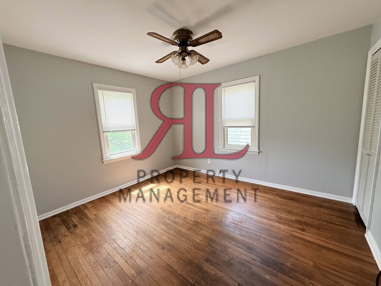 Building Photo - 1011 Mohican Ave