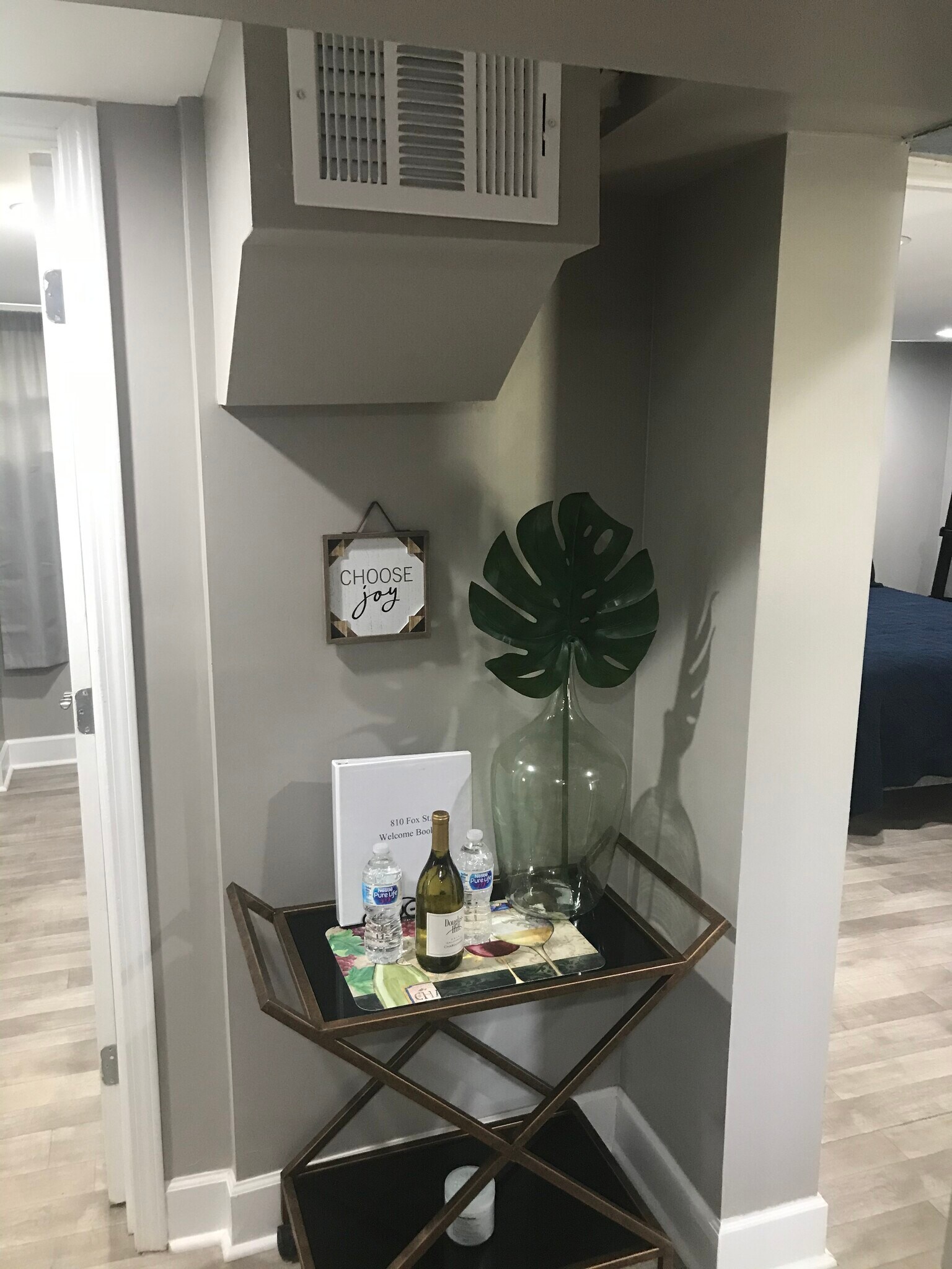 Mini Bar &amp; Welcome Area - 810 Fox St NW