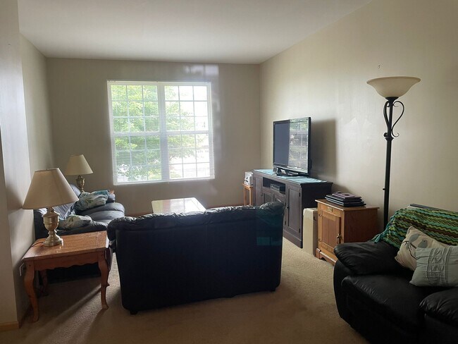 Building Photo - 255 S Oak Creek Ln