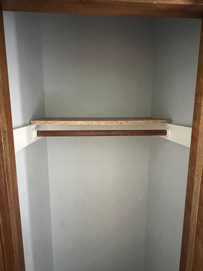 Building Photo - Recently Renovated 2Br / 1.5Ba Home with D...