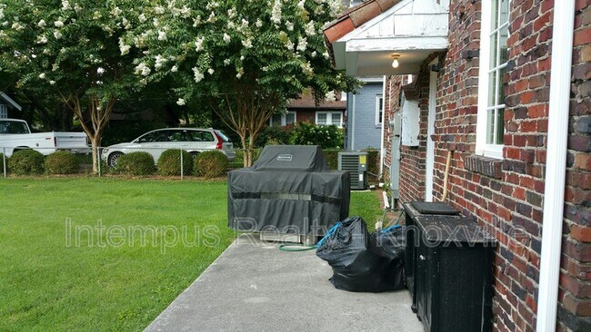 Building Photo - 2103 Fairmont Blvd