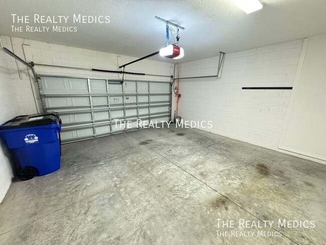 Building Photo - 2365 Seven Oaks Dr