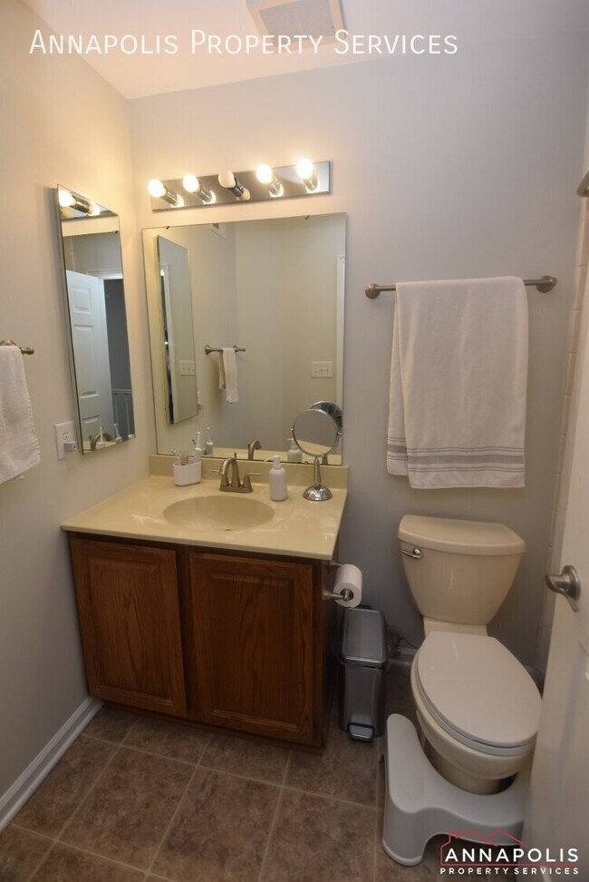 Building Photo - 2110 Commissary Cir