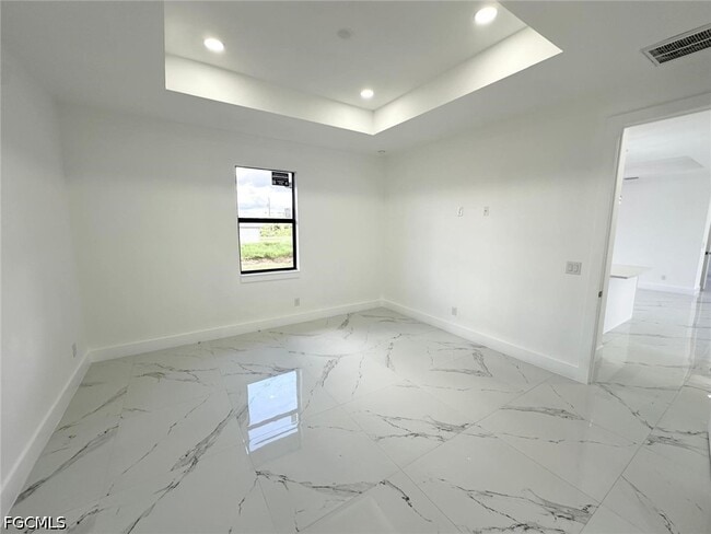 Building Photo - 1051 Eisenhower Blvd