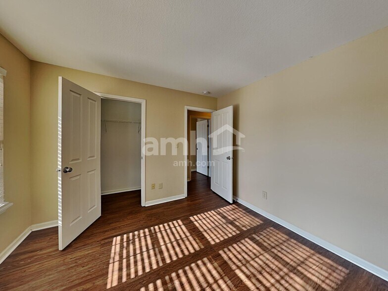 Building Photo - 10534 Aspen Dr