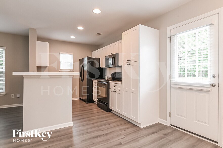 Building Photo - 105 Vinca Dr