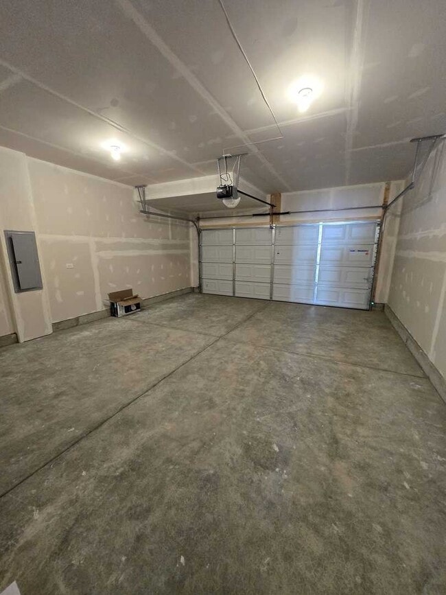 Building Photo - 2223 Ryegrass Ln