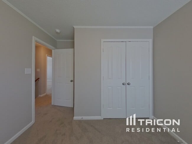 Building Photo - 8432 Redstone View Dr