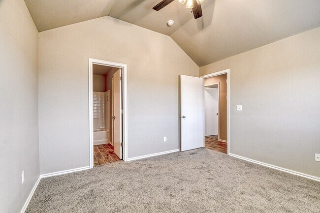 Building Photo - Beautiful Newer Construction Home!
