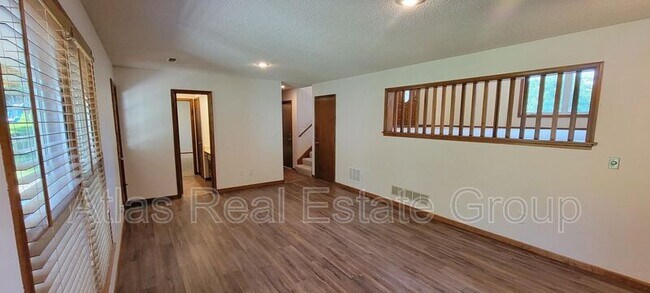 Building Photo - 322 NE Lincoln St