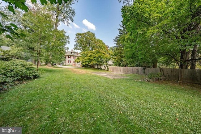 Building Photo - 211 Pennswood Rd