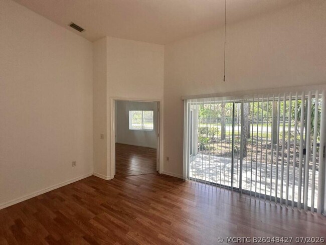 Building Photo - 220 Crestwood Cir
