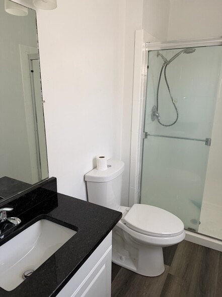 Building Photo - 6527 NW Fairway Dr