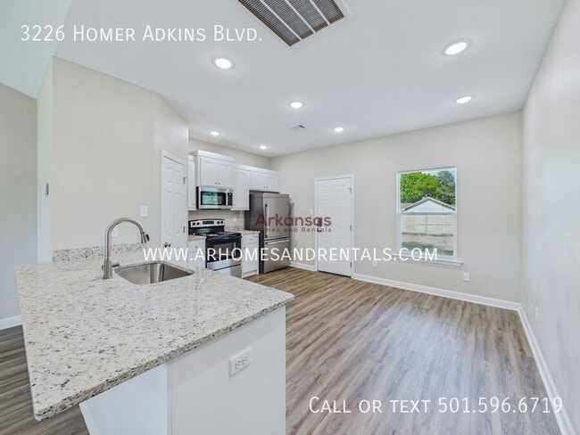 Building Photo - 3226 Homer Adkins Blvd