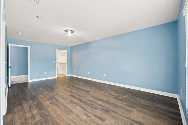 Building Photo - 2016 Knollwood Ln