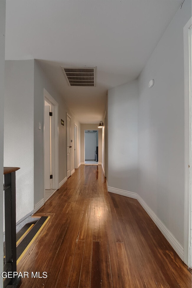 Building Photo - 1305 E Rio Grande Ave