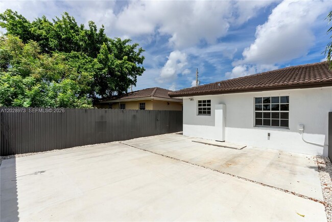 Building Photo - 1214 NW 34th Ave