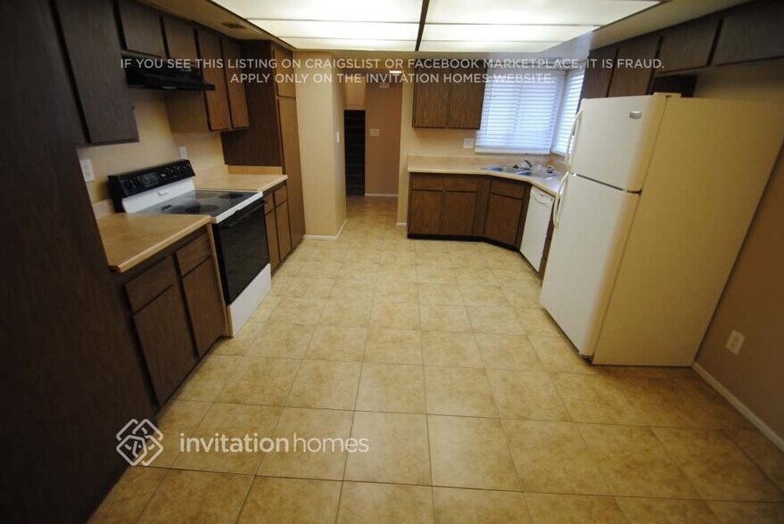 Building Photo - 4222 W Denton Ln